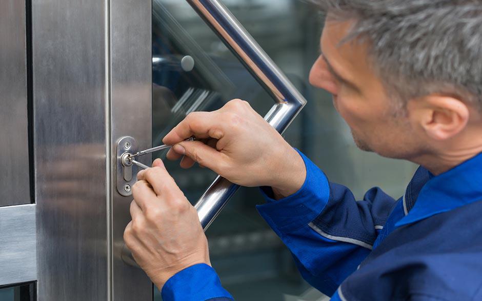 ouvrir une porte sans clé Paris 8