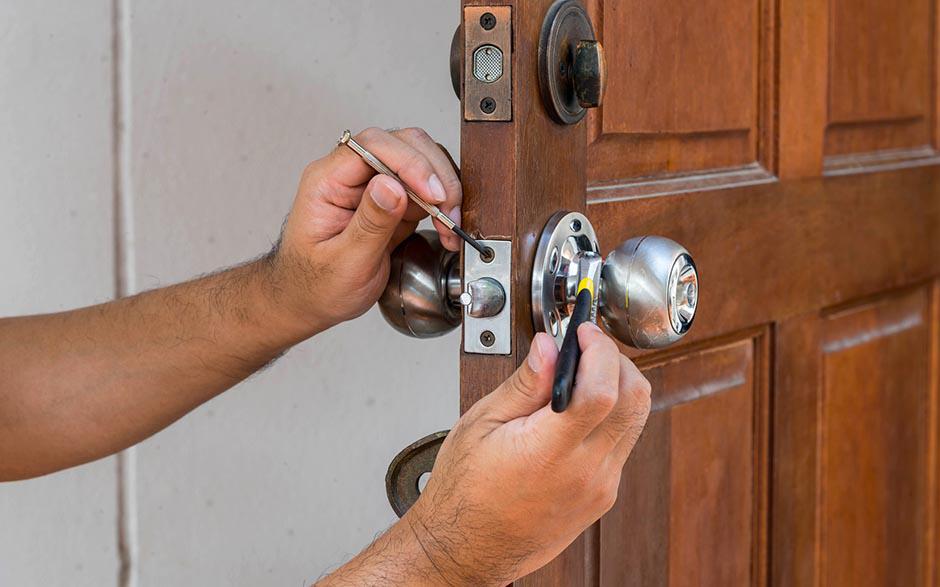 ouvrir une porte sans clé Paris 8